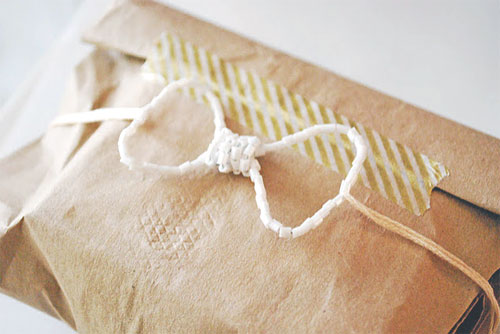 DIY bead bow packaging by Like Giselle  DIY packaging ideas + tutorials